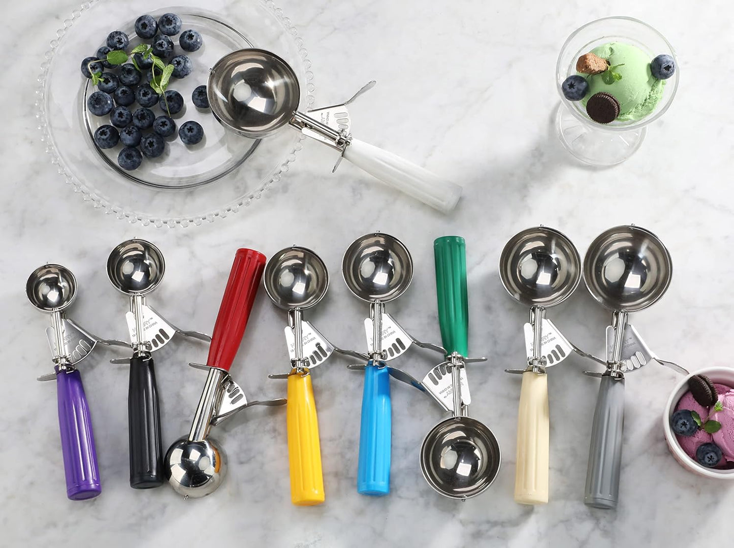 New Star Foodservice 34820 Commercial-Grade Thumb Press Food Disher/Ice Cream Scoop, 18/8 Stainless Steel, 2.75 oz, Size 16, Blue