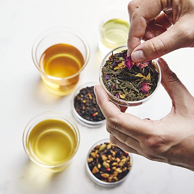 Palais des Thés - N°25 Vegan Black Tea - Holiday Blend with Vanilla, Almonds, and Cinnamon - 3.5oz Loose Leaf Metal Gift Tin, Serves 20-25 Cups