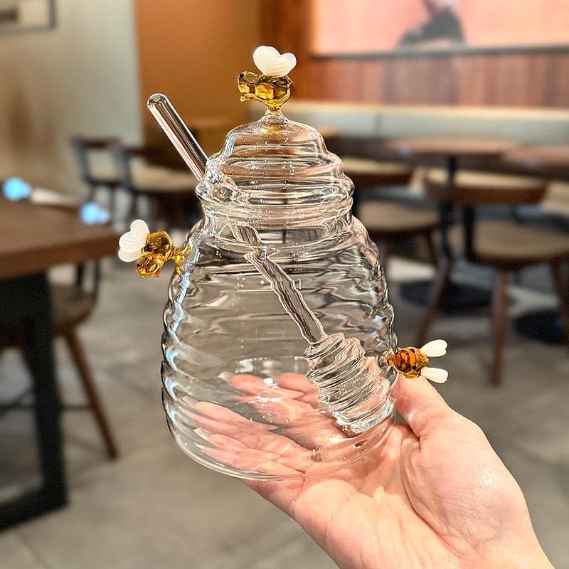 Glass Honey Jar with Dipper and Lid, 17.6oz Heat Resistant Honey Pot, Honey Diapenser Container for Storing Honey and Syrup, Home and Kitchen Organization, Gifts for Her Christmas, Coffee Bar Decor