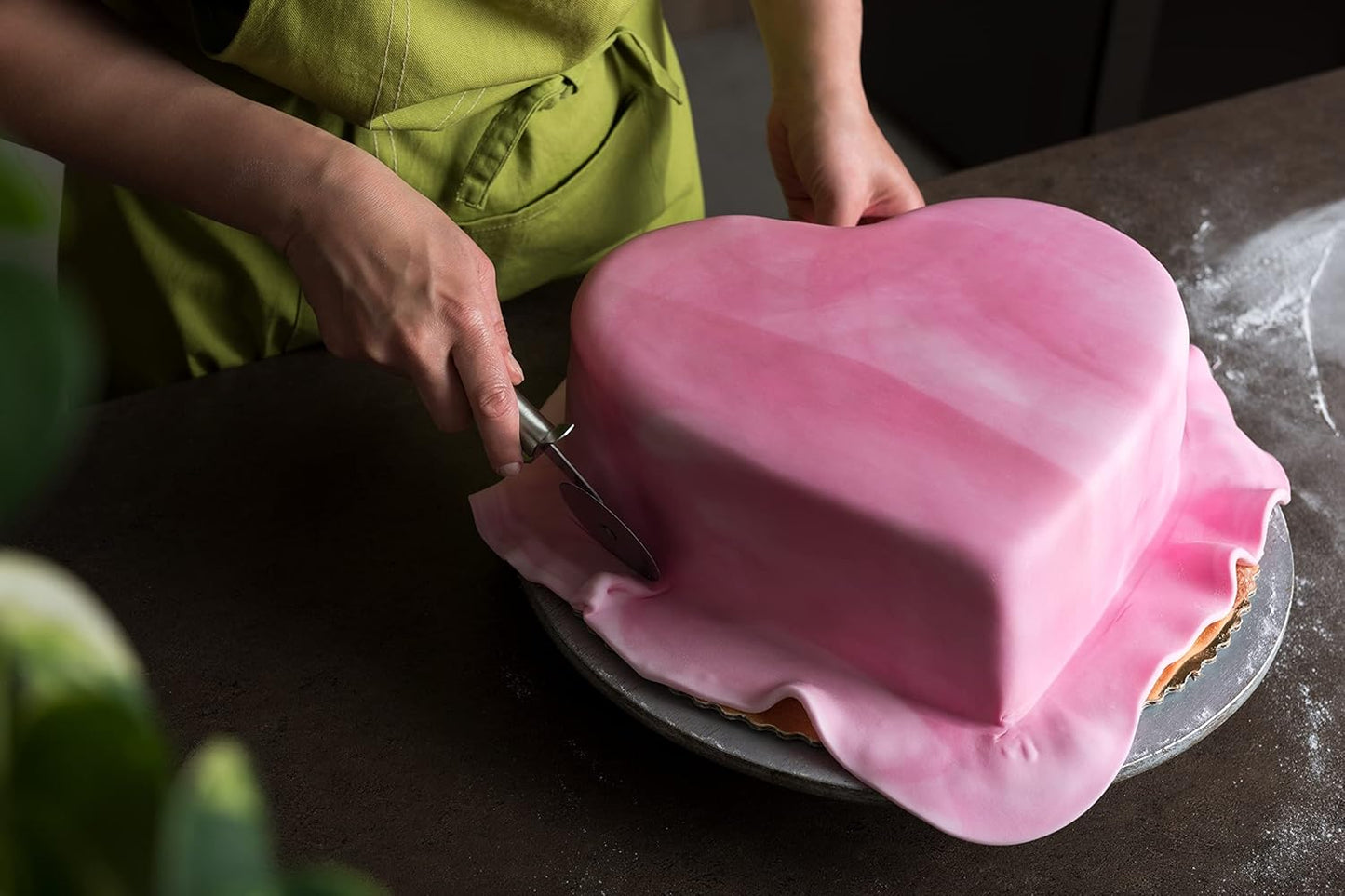 Bakerpan Premium Rolled Pink Fondant for Cake Decorating - 1 Pound, Vanilla Flavor