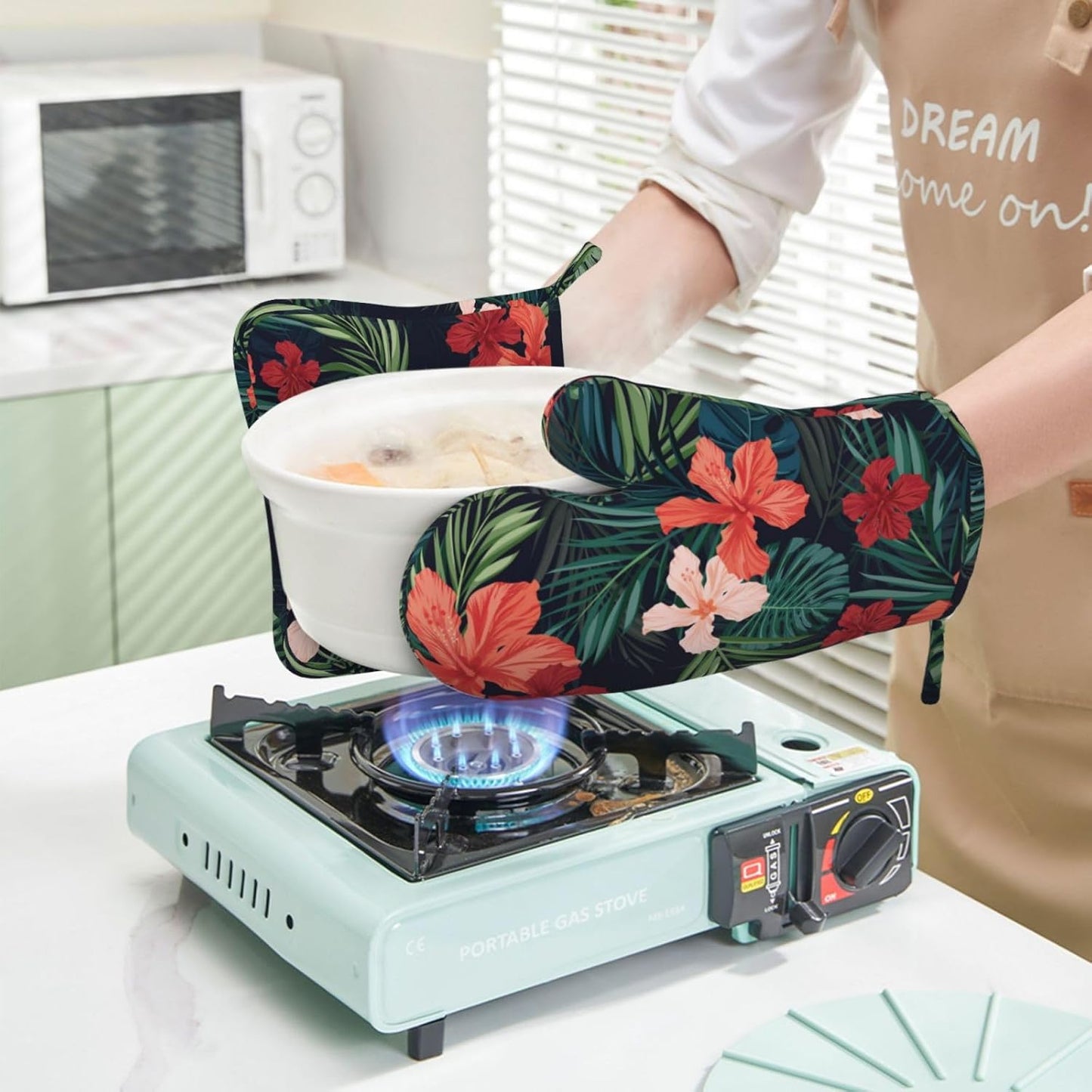 Tropic Hawaiian Hibiscus Flower Oven Mitts Pot Holders Set Silicone Heat Resistant Green Leaves Red Floral Oven Mitts and Hot Pads Potholders Non-Slip Oven Gloves for Cooking Baking Grilling