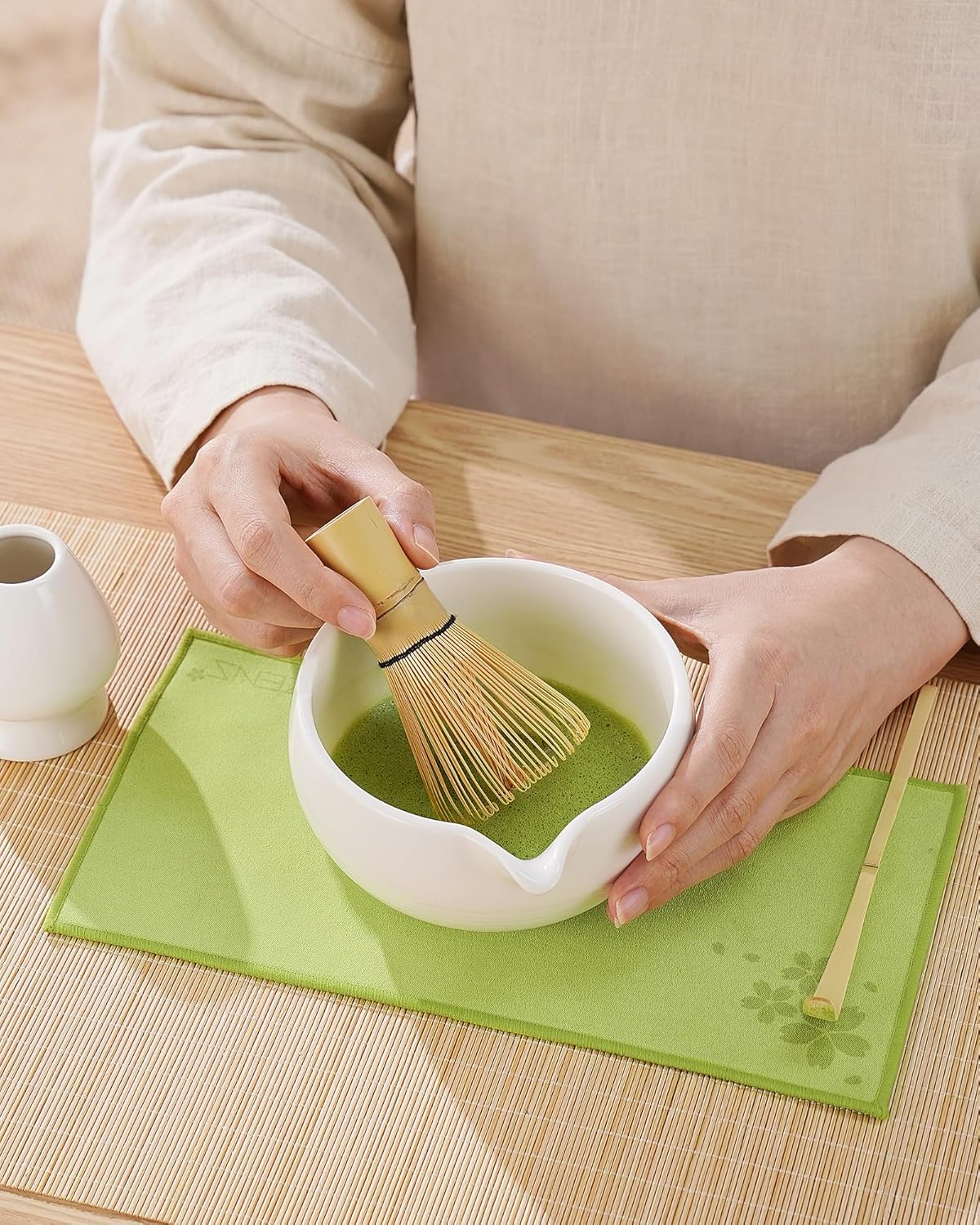 ZENS Matcha Whisk Set, 15oz Ceramic Matcha Bowl with Spout and Bamboo Whisk, Whisk Holder (Chasen), Scoop & Tea Towel, 5pcs Matcha Tea Kit Gift for Matcha Lovers, White
